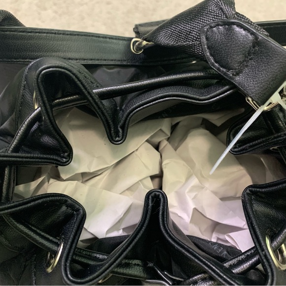 Steve Madden Brivera Quilted Bucket Bag Crosssbody Black Bag NWT Last on… - Picture 9 of 10